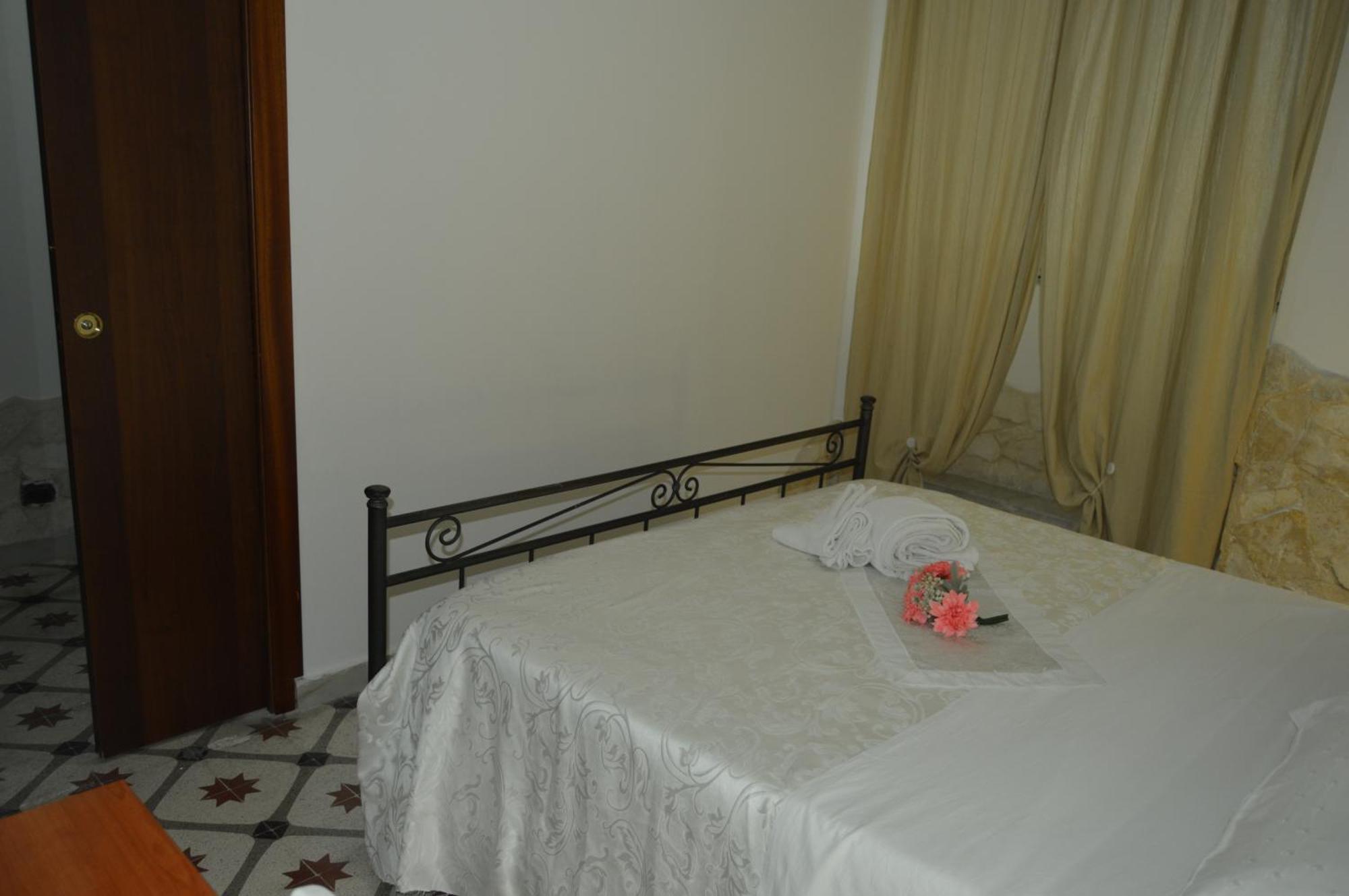 Bed And Breakfast Vecchio Porto Catania Bagian luar foto